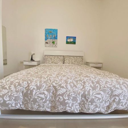 Guest House Service - Express Airport Apartment Modugno Eksteriør bilde